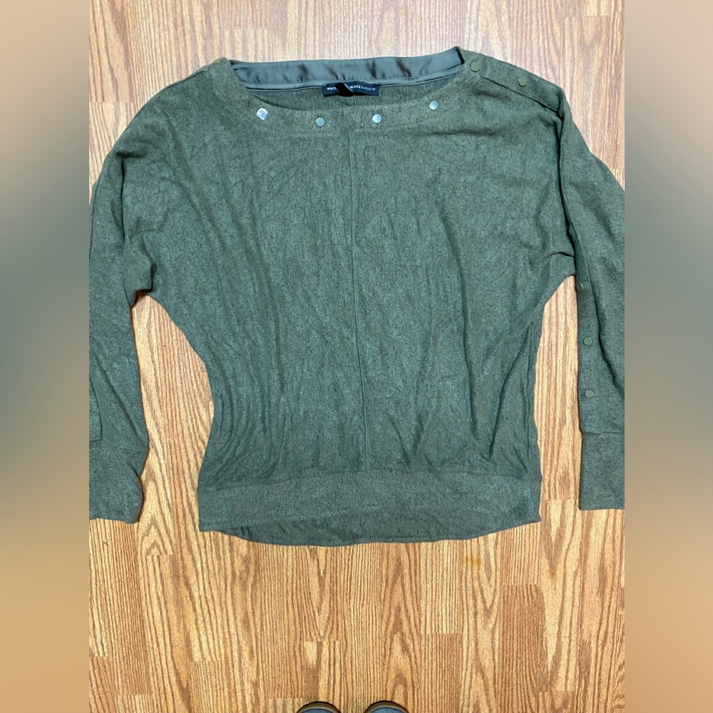 Womens White House Black Market medium green long sleeved sweater tee